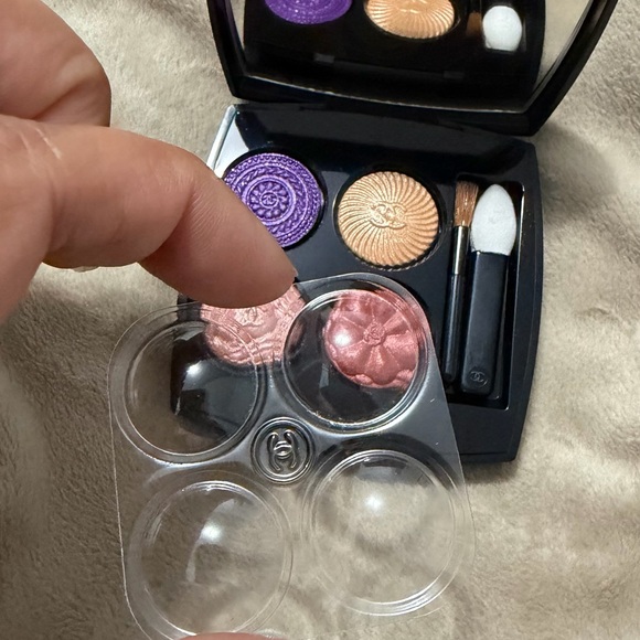 CHANEL Eyeshadow Palette 239 Bouton Baroque - Picture 3 of 10